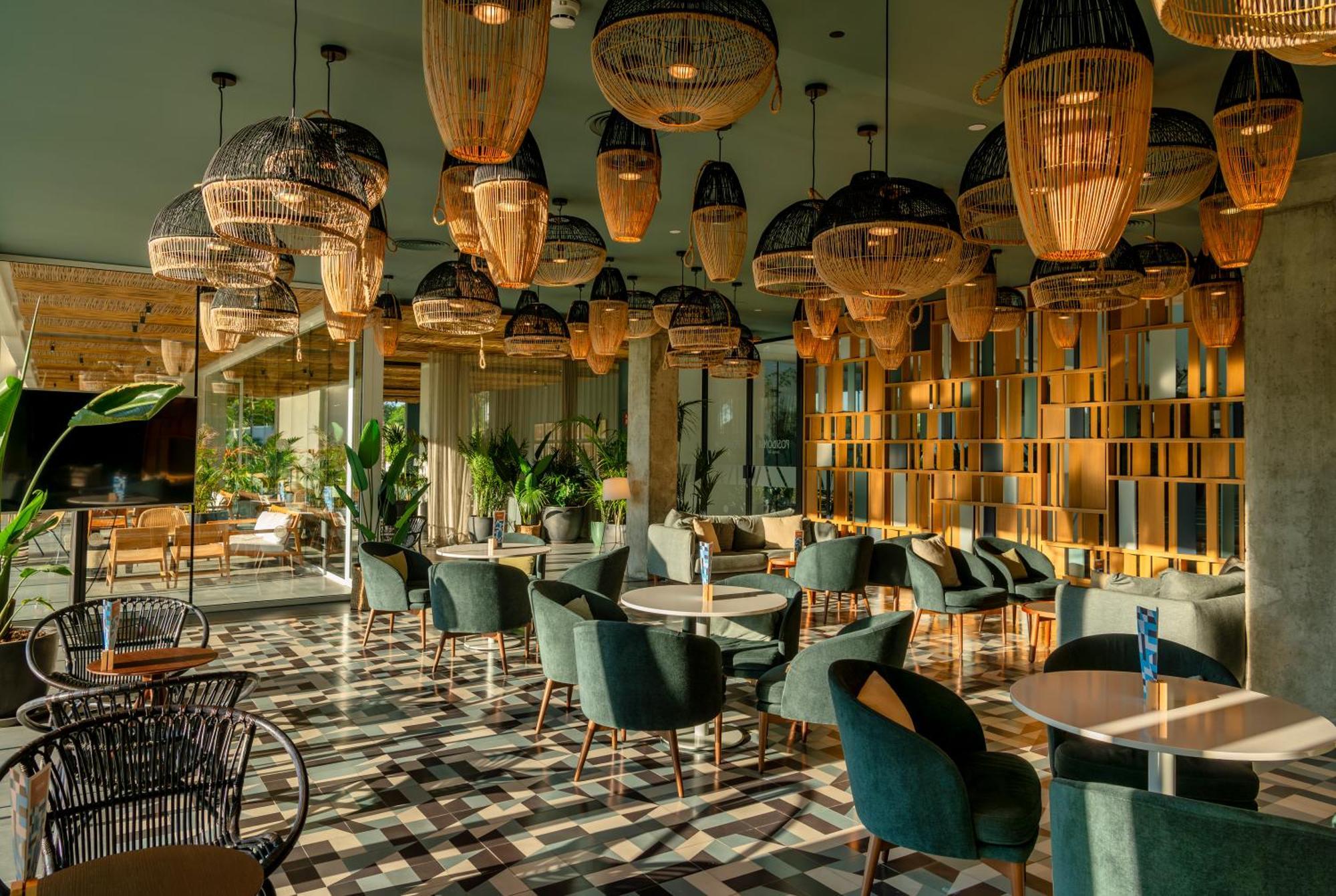 Atzavara Hotel & Spa Санта-Сусанна Экстерьер фото The restaurant at the hotel