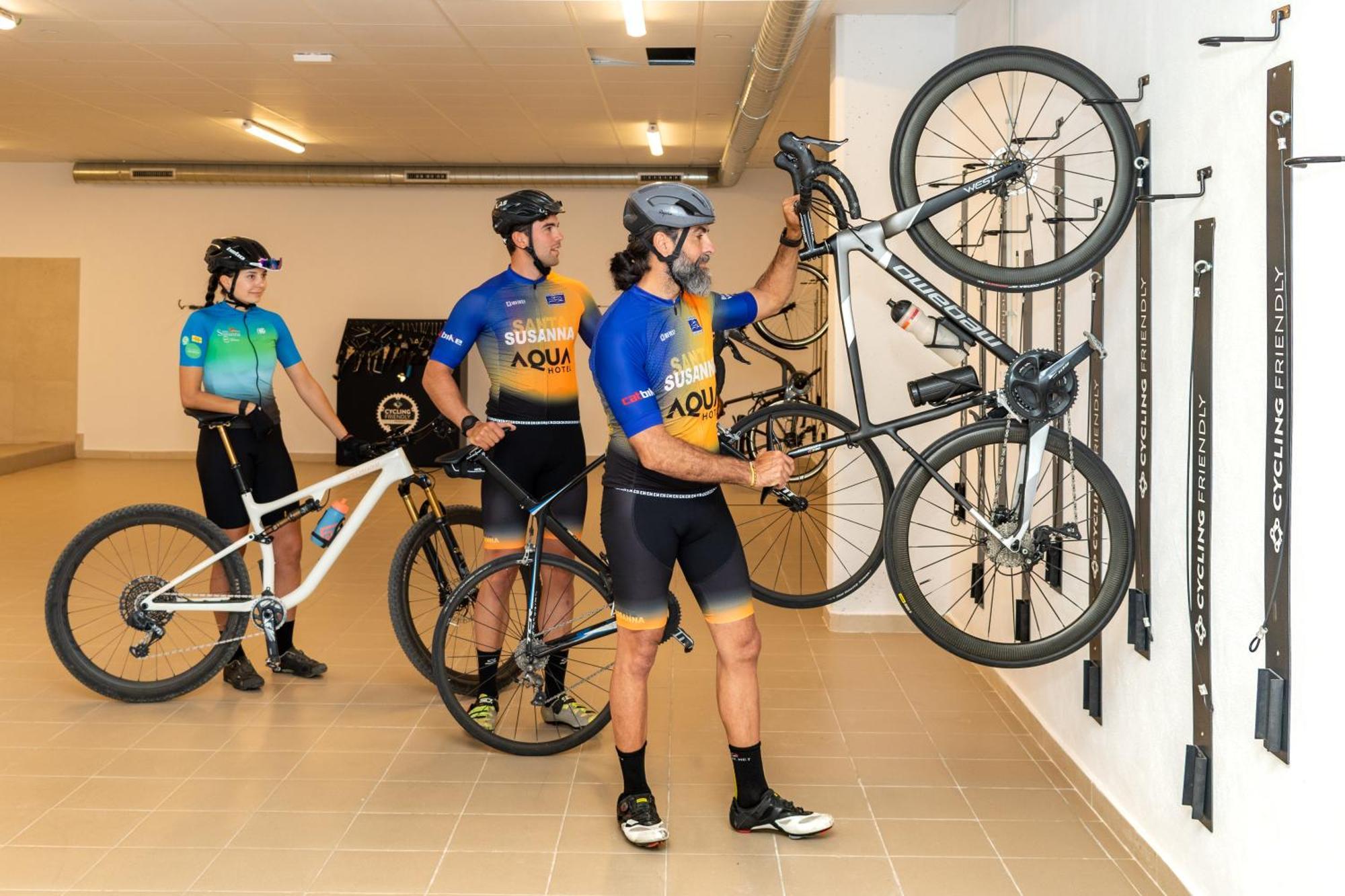 Atzavara Hotel & Spa Санта-Сусанна Экстерьер фото Bicycle lift